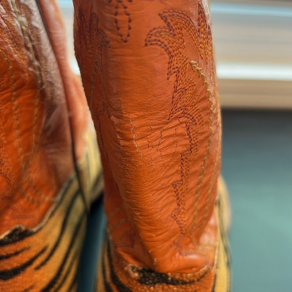 Custom made boots with matching belt tiger stripes - Picture 13 of 17